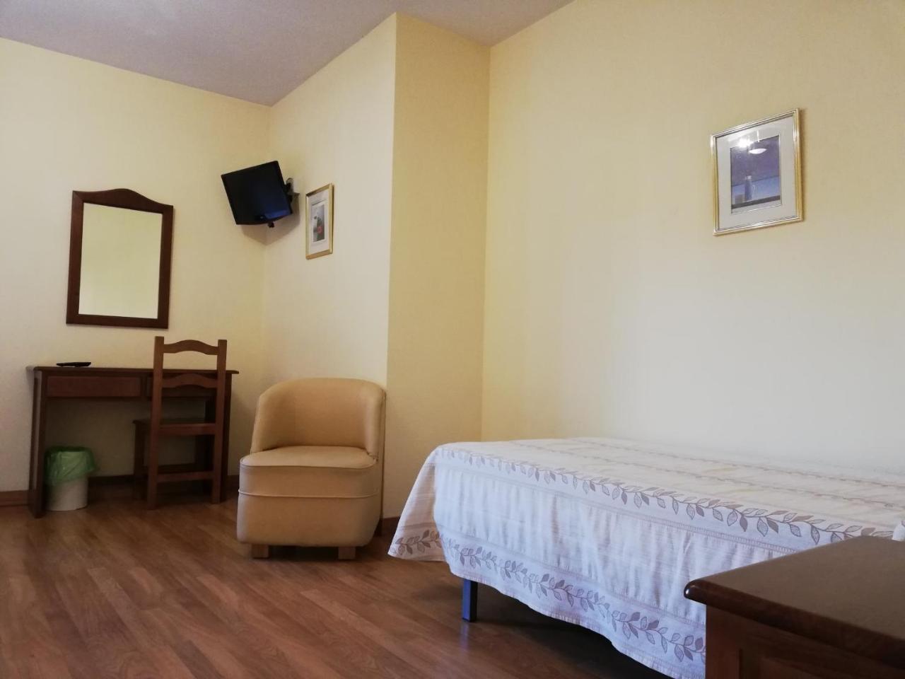 Hotel Labella Maria Pinos Genil Exteriér fotografie