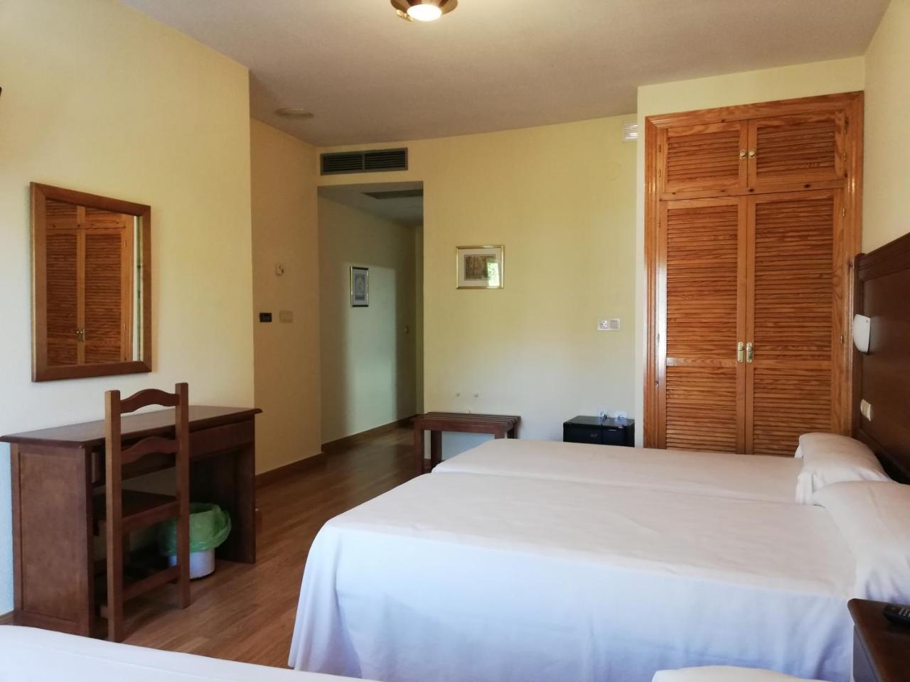 Hotel Labella Maria Pinos Genil Exteriér fotografie