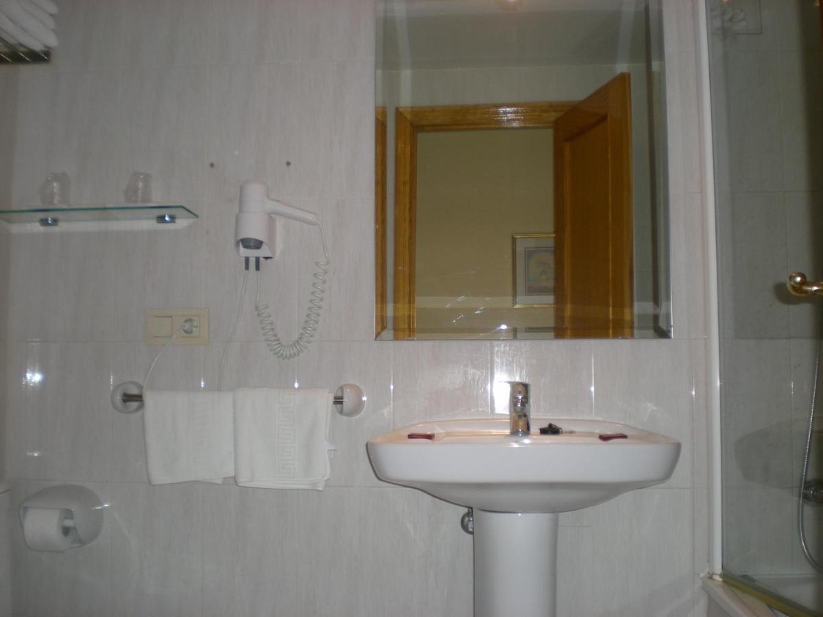 Hotel Labella Maria Pinos Genil Pokoj fotografie